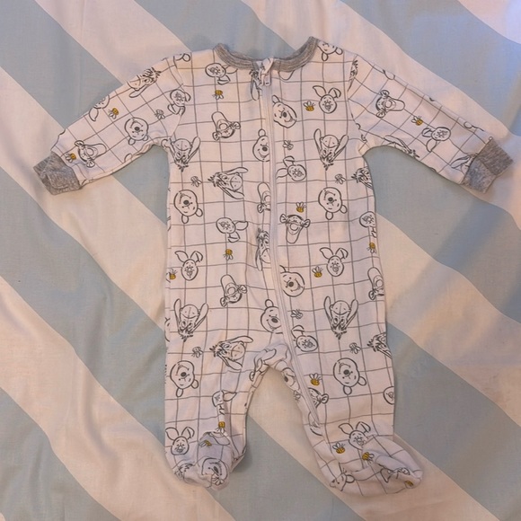 Disney - Winnie the Pooh - Newborn footed sleeper. Size 0 months - Picture 1 of 3